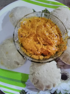 தேங்காய் சேர்த்த தக்காளி சட்னி(tomato with coconut chutney recipe in tamil) செய்முறை முக்கிய புகைப்படம்