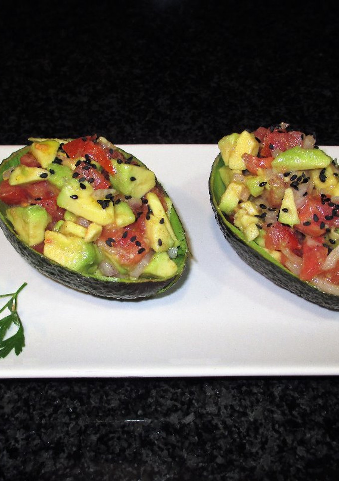 Una foto de Aguacate rellenas con bacalao