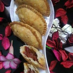 A picture of Gajar ki gujiya.