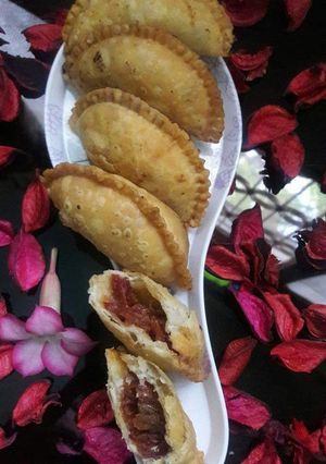 A picture of Gajar ki gujiya.