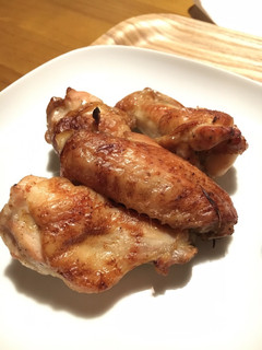 Una foto de Alas de pollo al horno con ponzu (salsa japonesa)