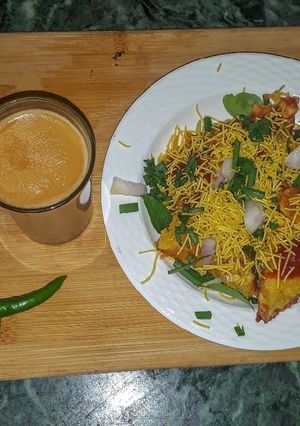 A picture of Bread pakora chat.