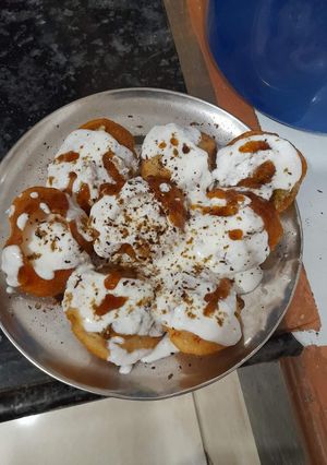 दही पूरी (Dahi Puri recipe in hindi) रेसिपी मुख्य फोटो
