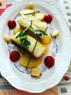 Una foto de Filetes de bacalao confitado con base de patata panadera