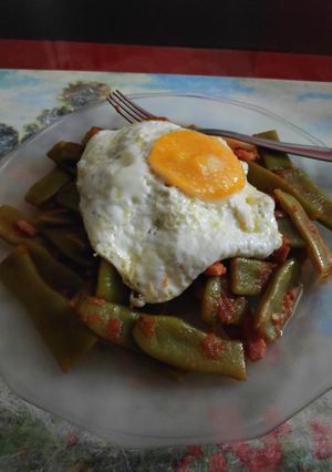 Una foto de Judías planas con huevo