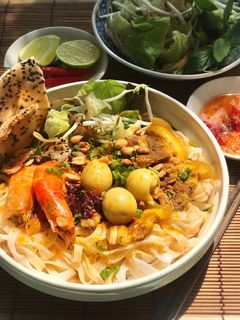 Hình của món Mỳ Quảng tôm thịt/sườn trứng.