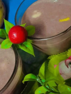 चॉकलेट बनाना शेक (chocolate banana shake recipe in Hindi) रेसिपी मुख्य फोटो
