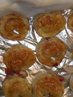 Una foto de Empanadas Caprese