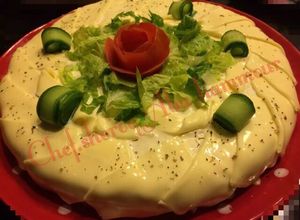 صورة لوصفة سلطة رز بالجبنة الكريمية والسلايسيز 🧀🍚