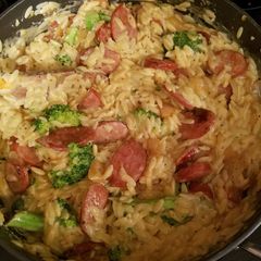 A picture of Cheesy Sausage & Broccoli Orzo.