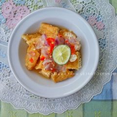A picture of Tahu Gejrot (Indonesian Fried Tofu with Sweet, Savoury, Sour, Spicy Dressing).