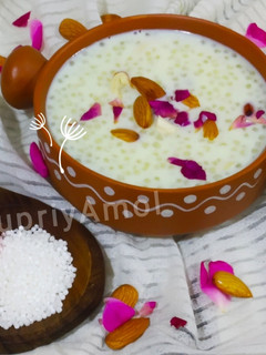 साबुदाणा खीर (Sabudana Kheer recipe in marathi) रेसिपी चे मुख्य फोटो