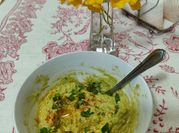 Una foto di salsa guacamole