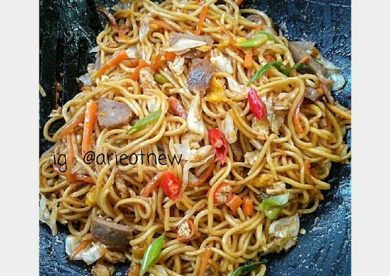 Mie urai goreng manis gurih pedas