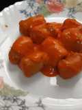 Butifarras con salsa de tomate y mostaza