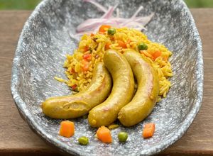 Una foto de Arroz con salchichas Viena arequipeña!