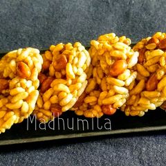 A picture of Murmura Chikki.