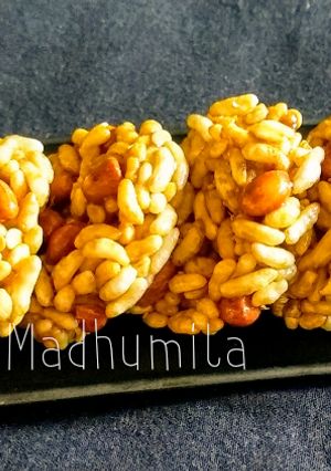 A picture of Murmura Chikki.