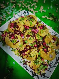 રગડા પૂરી (Ragda Poori Recipe In Gujarati) રેસીપી મુખ્ય ફોટો