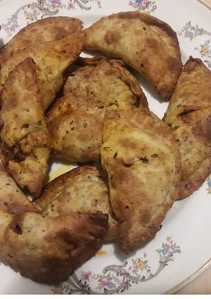 Una foto de Empanadas de Bacalao, cebolla y huevo, con tapas de semillas