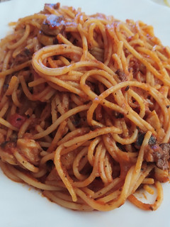 Una foto de 🇮🇹 Espaguetis a la puttanesca