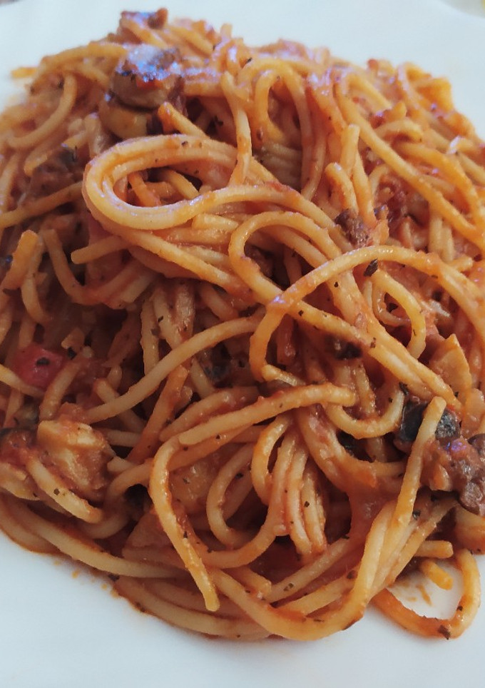 Una foto de 🇮🇹 Espaguetis a la puttanesca