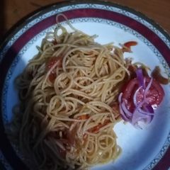 A picture of Spaghetti in sauce #endofyearchallenge.