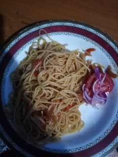 A picture of Spaghetti in sauce #endofyearchallenge.