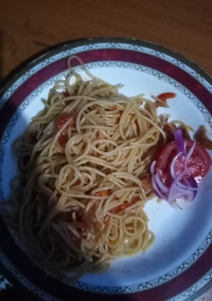 A picture of Spaghetti in sauce #endofyearchallenge.