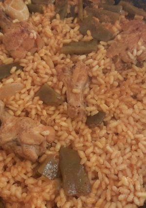 A picture of Paella Valenciana.