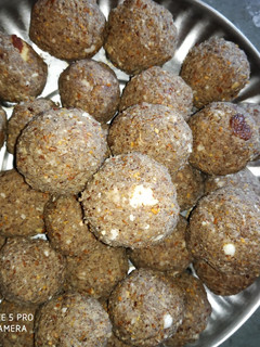 अलसी लडडू (Alsi ladoo recipe in Hindi) रेसिपी मुख्य फोटो