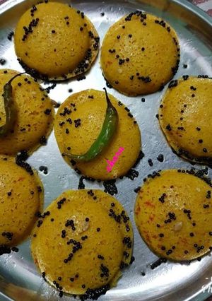 बेसन ढोकला (Besan dhokla recipe in hindi) रेसिपी मुख्य फोटो