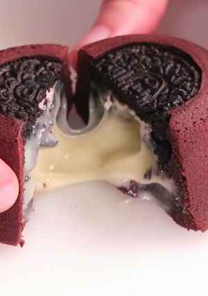 Una foto de Magdalenas de chocolate rellenas de chocolate blanco