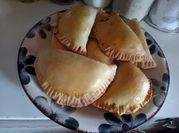Una foto de masa para empanadas de manzanas