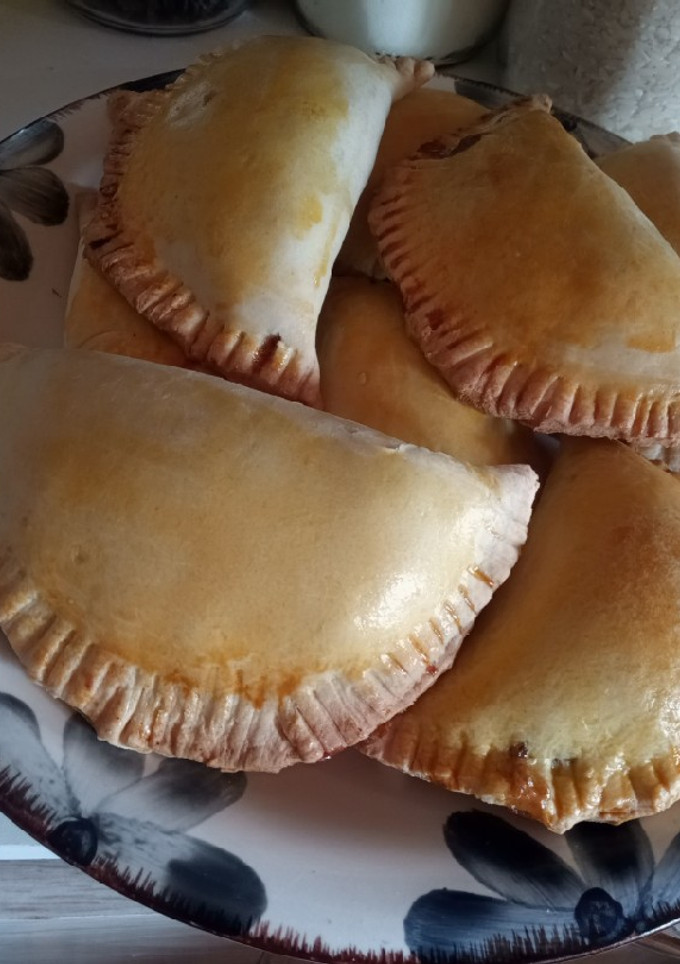 Una foto de Empanadas de manzana con murtas