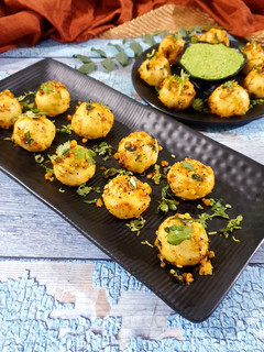 સુજી બોલ્સ (Suji balls recipe in Gujarati) રેસીપી મુખ્ય ફોટો
