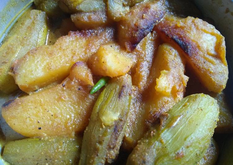 Pointed gourd potatoes poppy seeds paste curry