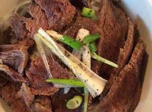 Hình của món Bún bò nạm.