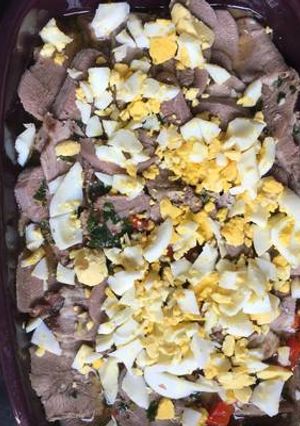 Una foto de Lengua a la vinagreta con huevo y morrón 😃