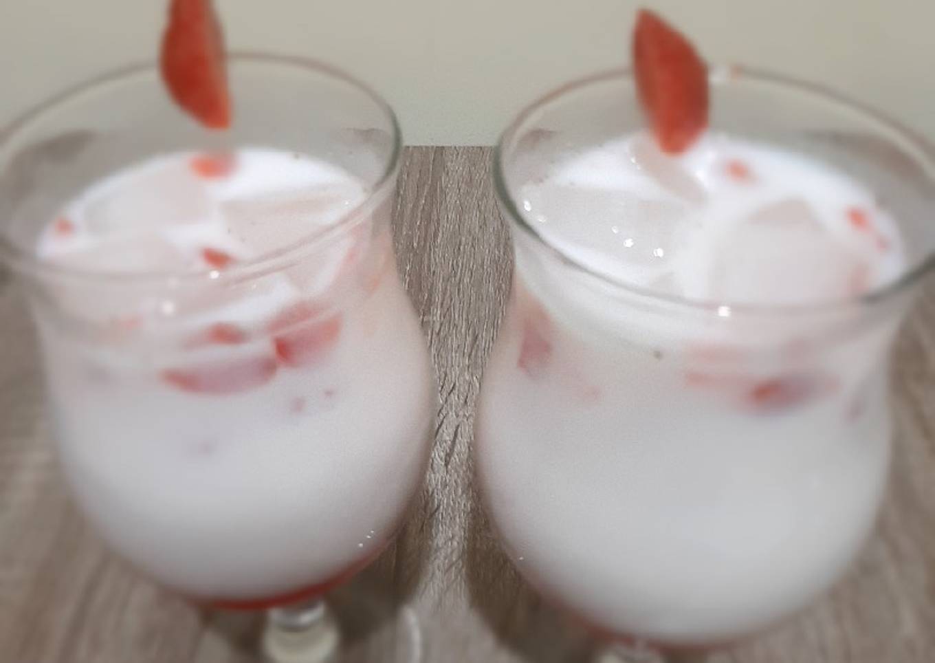 Korean Strawberry Milk Latte (Susu stroberi ala Korea)