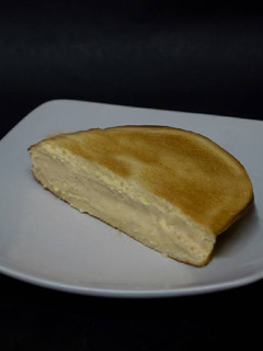Una foto de Mediaslunas rellenas de crema-postre manchego