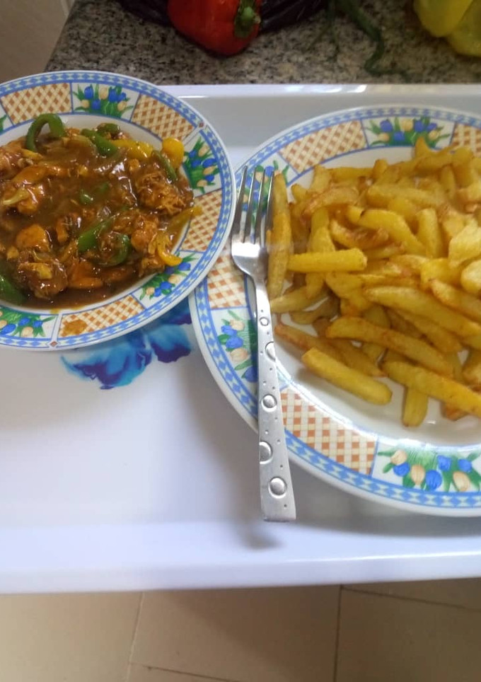 A picture of Chips&shredded chicken.