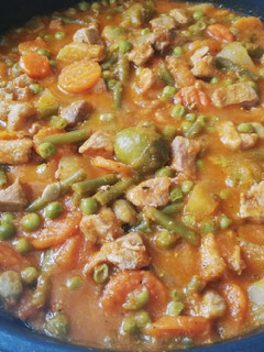 Una foto de Estofado de cerdo a la jardinera 🍲