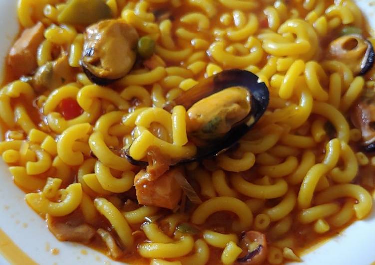 Fideuá de marisco y pulpo