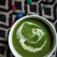 A picture of Palak cream soup.