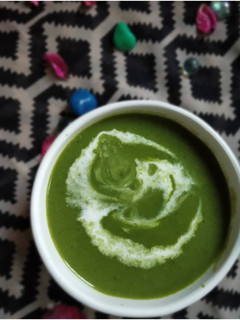 A picture of Palak cream soup.