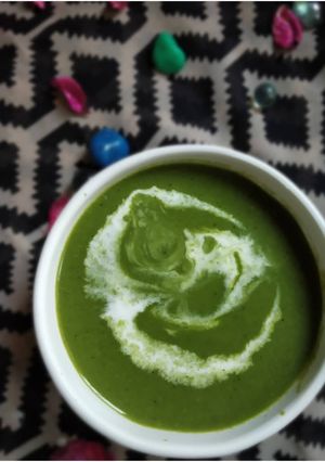 A picture of Palak cream soup.