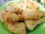 Bocaditos de pollo rebozados con papas fritas