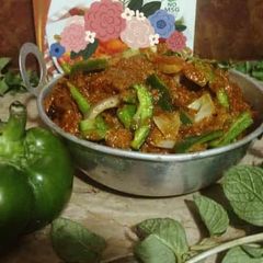 A picture of Beef Tikka masala.