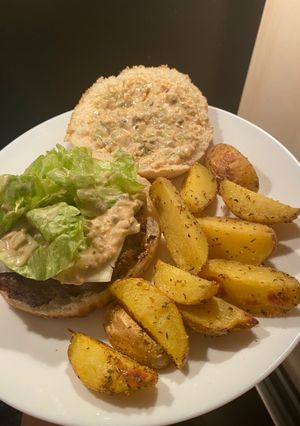 Una foto de Hamburguesa con salsa Big Mac (y papas crujientes)